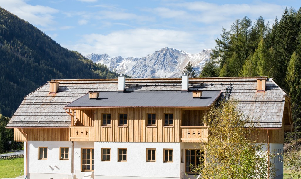 Neubau Ferienwohnungen in Tweng mit Holz